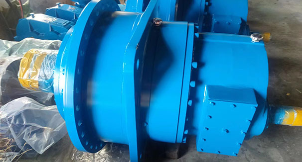 有哪些具體的措施可以應對潮濕/腐蝕環境對蝸輪蝸桿減速機的影響？